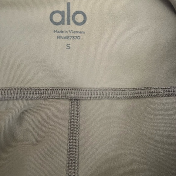 Alo Yoga Women's Ultimate High Waist High Waist Moto Leggings - Picture 13 of 14